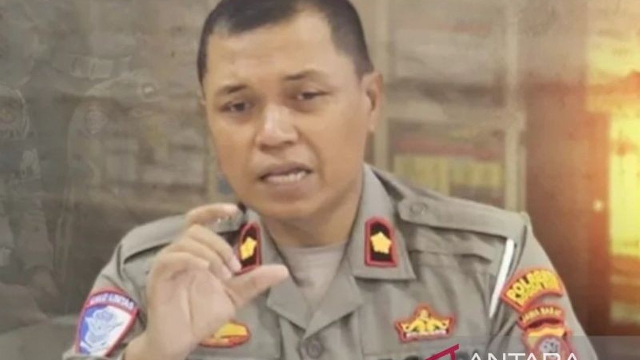 Polisi menunda pemeriksaan sopir truk penyebab kecelakaan maut di Gerbang Tol Ciawi karena yang bersangkutan masih dalam perawatan intensif di rumah sakit akibat cedera otak.