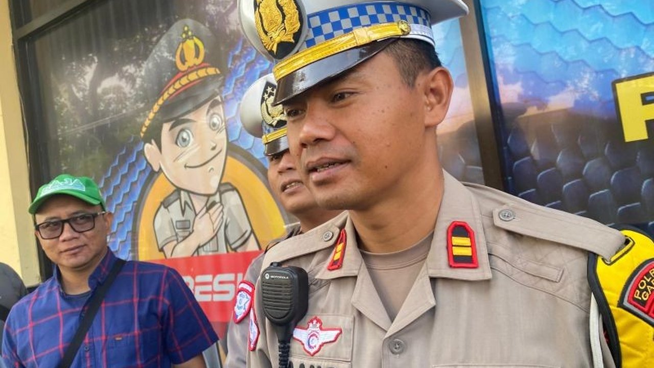 Polres dan Pemkab Garut berencana melarang truk pengangkut hasil tambang beroperasi di akhir pekan untuk mengurangi kemacetan dan risiko kecelakaan lalu lintas di jalur utama Garut-Bandung.