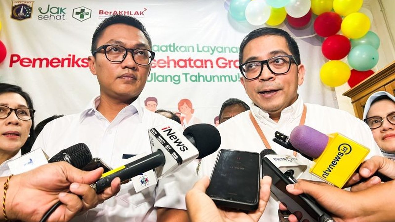 Pemerintah Indonesia meluncurkan program cek kesehatan gratis sebagai langkah preventif untuk meningkatkan kesehatan masyarakat dan kualitas sumber daya manusia, dengan melibatkan berbagai kementerian dan tenaga medis.