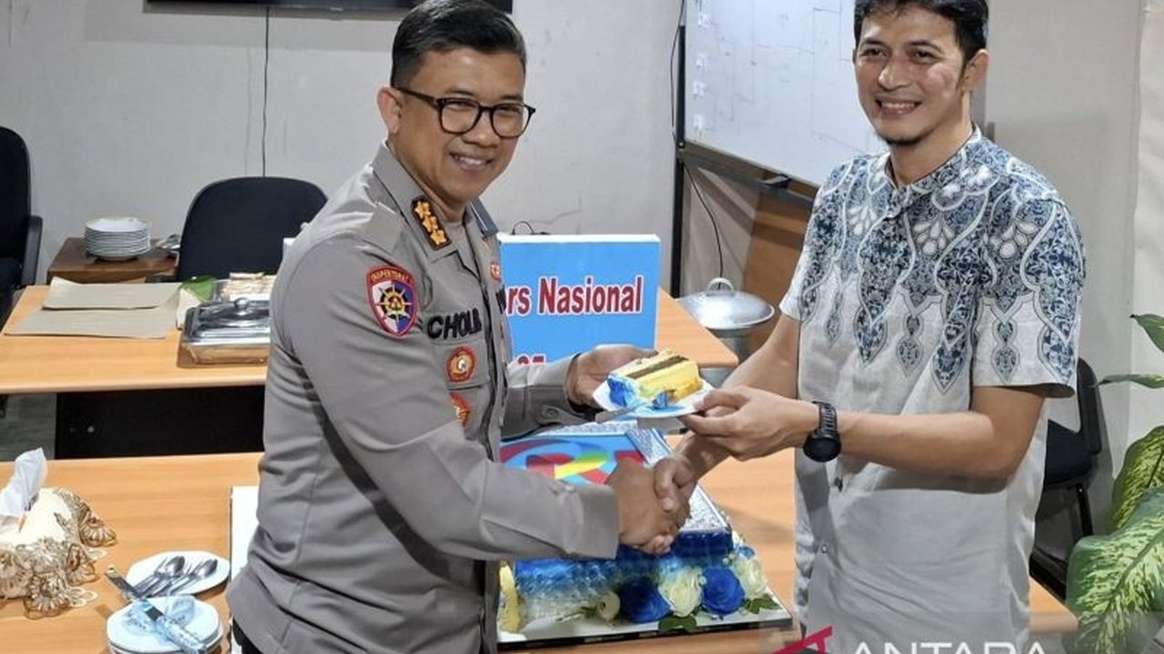 Polda Metro Jaya menekankan pentingnya kerja sama dengan media dalam memberikan informasi akurat kepada masyarakat di era digital, sekaligus mengapresiasi kontribusi pers dalam menjaga keamanan dan ketertiban.