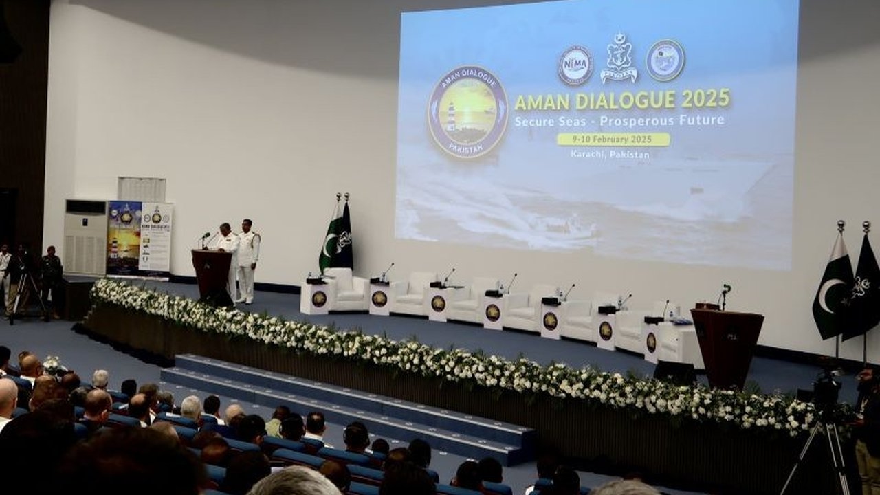 AMAN Dialogue 2025 di Karachi, Pakistan, mengumpulkan 60 negara untuk membahas ancaman tradisional dan non-tradisional di Samudra Hindia, termasuk berbagi pengalaman Indonesia dalam menjaga keamanan maritim.