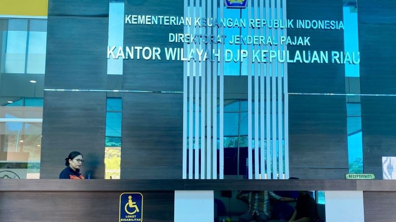 Kanwil DJP Kepri berkomitmen meningkatkan layanan pajak yang inklusif dengan menyediakan fasilitas khusus bagi penyandang disabilitas, ruang laktasi, dan area bermain anak di kantor pelayanan pajak Batam.