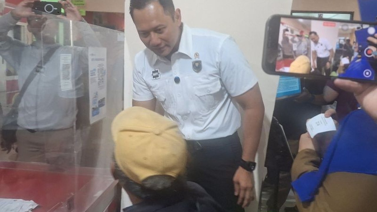 Menko AHY menekankan hak setiap warga atas layanan kesehatan gratis, termasuk cek kesehatan rutin, sebagai amanat konstitusi dan bukan hanya janji kampanye, terlihat dari kunjungannya ke Puskesmas Beji Depok.