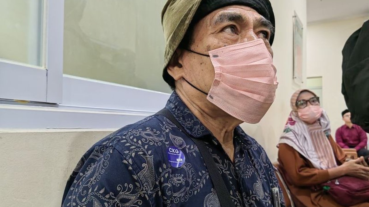 Program Cek Kesehatan Gratis (CKG) pemerintah mendapat sambutan positif dari warga, seperti Agus Komar (65) dari Jati Padang yang bersyukur atas kemudahan dan penghematan biaya deteksi dini kesehatan.