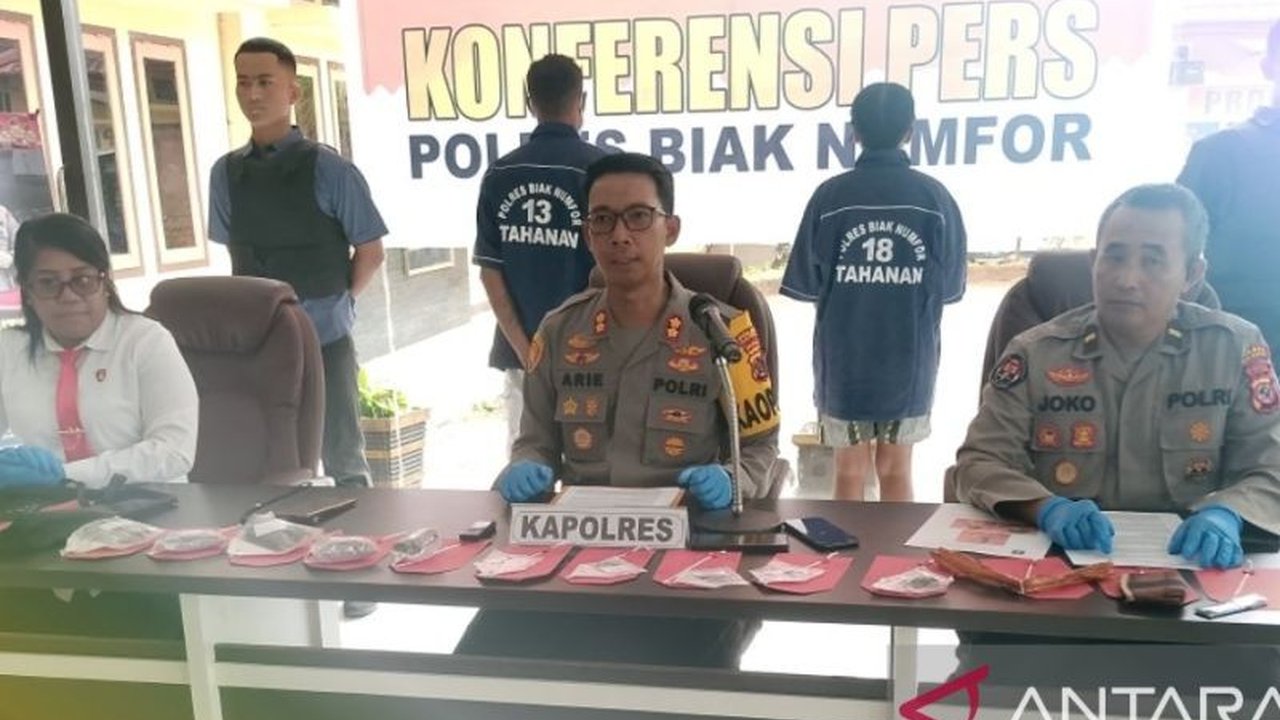Polres Biak meningkatkan pengawasan di pelabuhan dan bandara setelah mengungkap dua kasus peredaran narkotika jenis ganja pada Januari dan Februari 2024, menangkap dua tersangka dan menyita barang bukti.