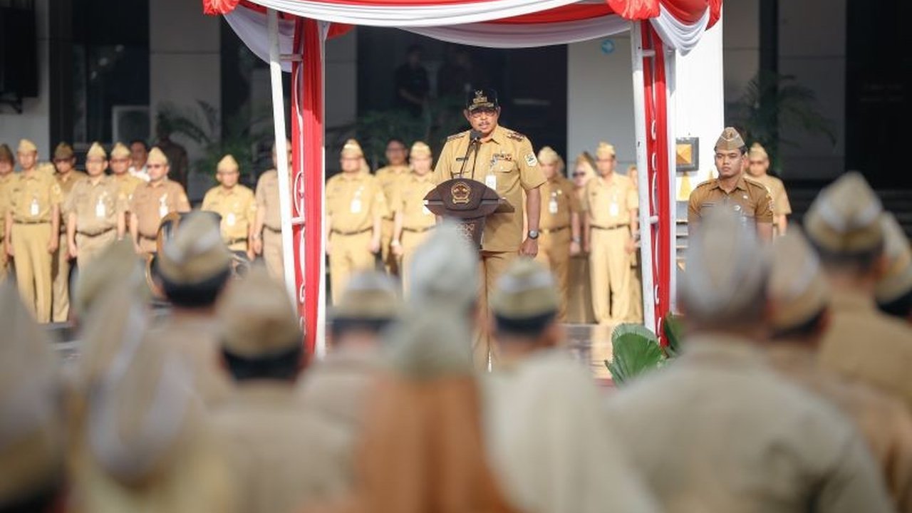 Pj. Gubernur Jateng, Nana Sudjana, meminta ASN untuk menjaga kinerja positif selama masa transisi kepemimpinan menjelang pelantikan Gubernur dan Wagub definitif pada Februari 2025.