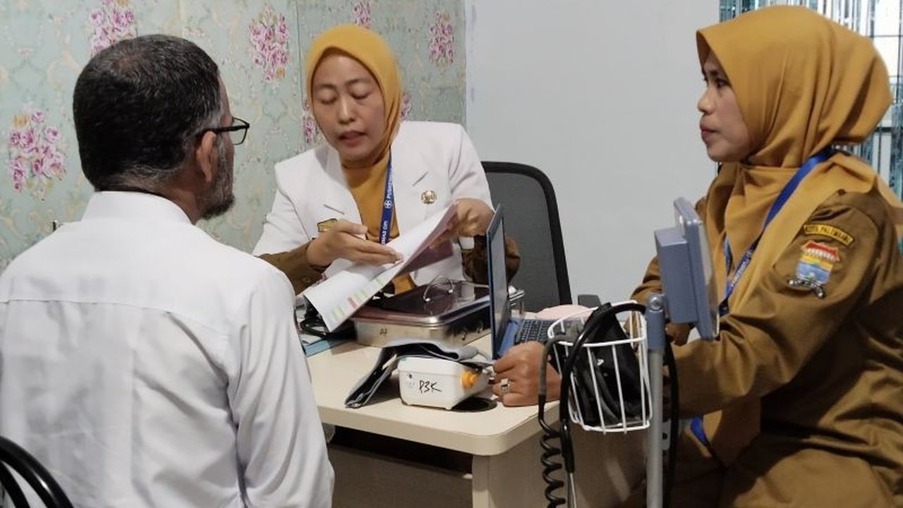 Dinas Kesehatan Palembang memberikan layanan pemeriksaan kesehatan gratis di 40 puskesmas selama satu bulan bagi warga yang berulang tahun, sebagai kado dari pemerintah pusat.