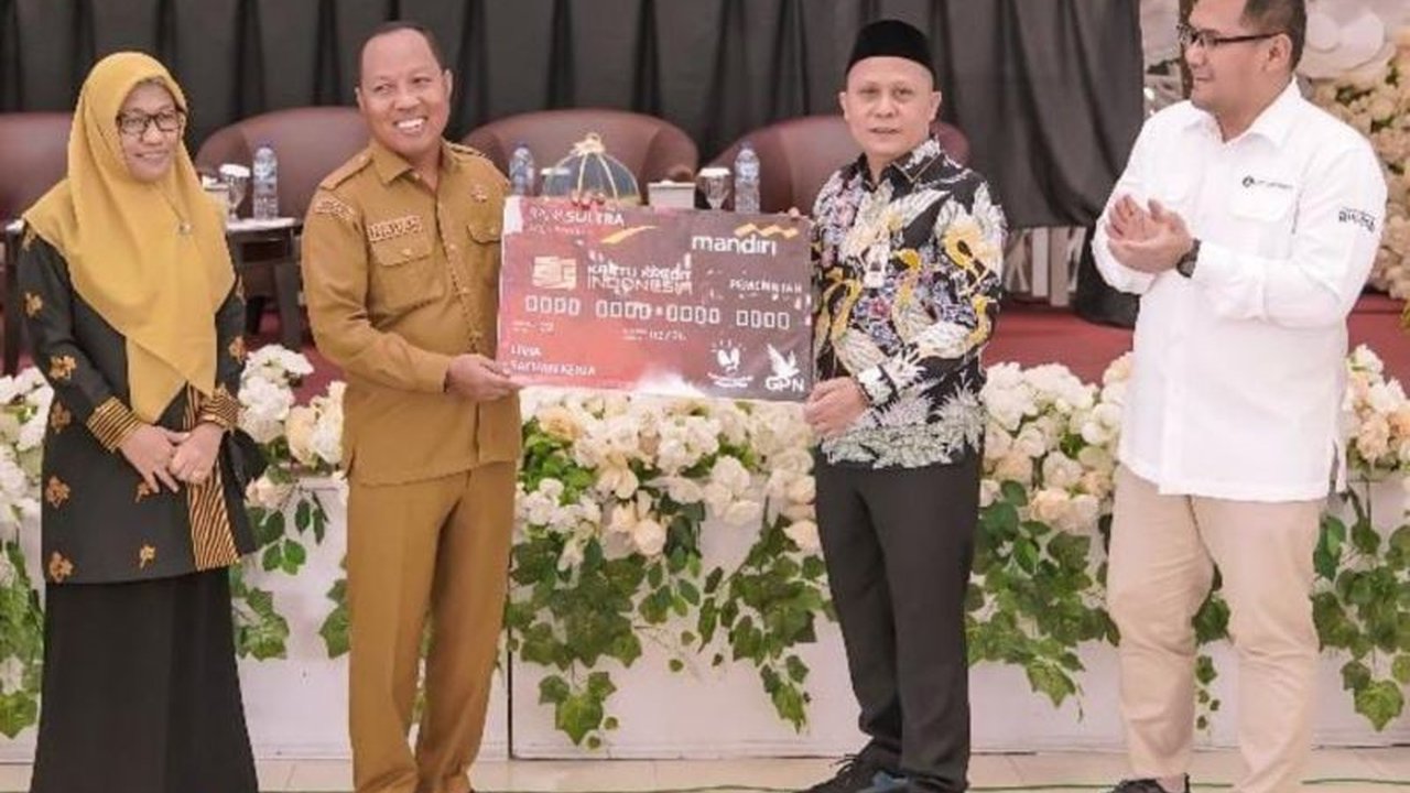 Bank Sultra dan Pemkab Wakatobi berkolaborasi untuk meningkatkan digitalisasi keuangan daerah melalui implementasi Kartu Kredit Pemerintah Daerah (KKPD), bertujuan untuk meningkatkan transparansi dan efisiensi pengelolaan keuangan.