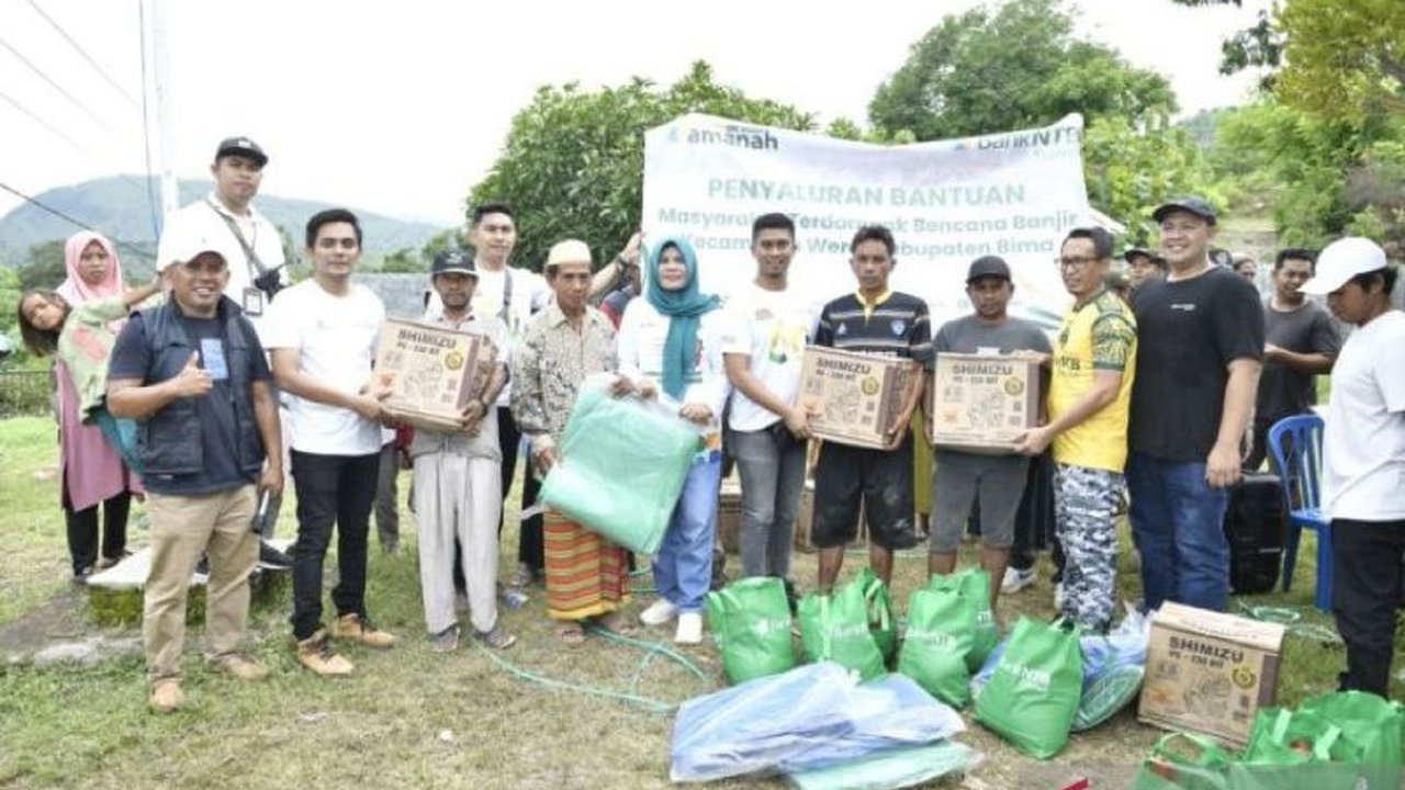 Bank NTB Syariah memberikan bantuan berupa paket sembako, pompa air, terpal, dan air bersih kepada warga terdampak banjir bandang di Kecamatan Wera, Kabupaten Bima, NTB, sebagai bentuk kepedulian dan dukungan pemulihan pascabencana.