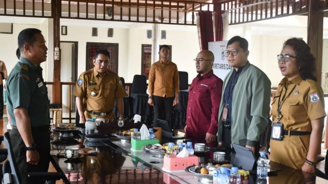 Pemerintah Provinsi Sulawesi Barat (Sulbar) menyiapkan berbagai program untuk mencegah inflasi selama Ramadhan, termasuk operasi pasar dan pasar murah di enam kabupaten, guna menstabilkan harga kebutuhan pokok dan memastikan keterjangkauan bagi masyarakat