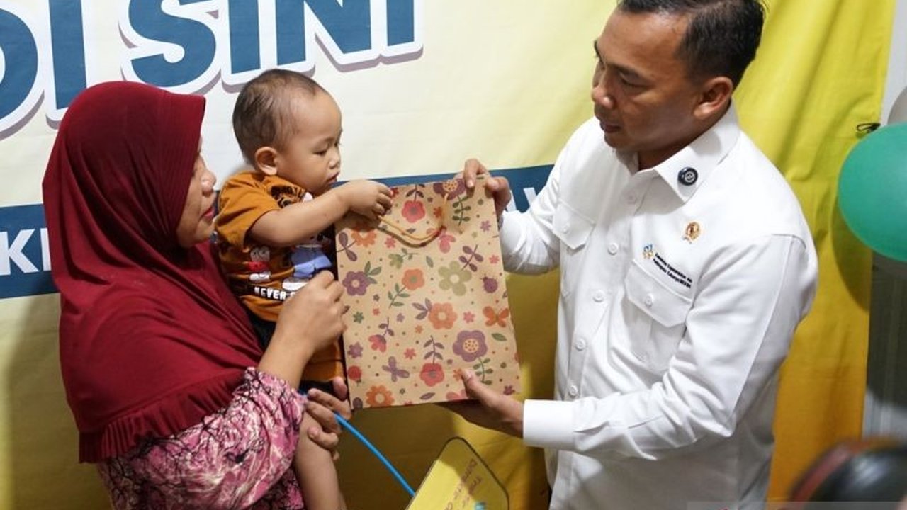 Pemerintah Indonesia meluncurkan program pemeriksaan kesehatan gratis senilai Rp4,7 triliun yang menargetkan 281 juta warga, memanfaatkan posyandu dan strategi komunikasi digital serta tradisional.