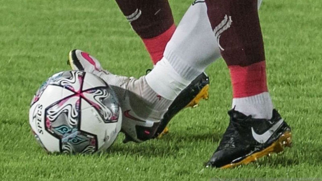 Presiden klub Turki Adana Demirspor, Bedirhan Durak, mengundurkan diri setelah timnya menolak melanjutkan pertandingan melawan Galatasaray karena keputusan penalti yang kontroversial.