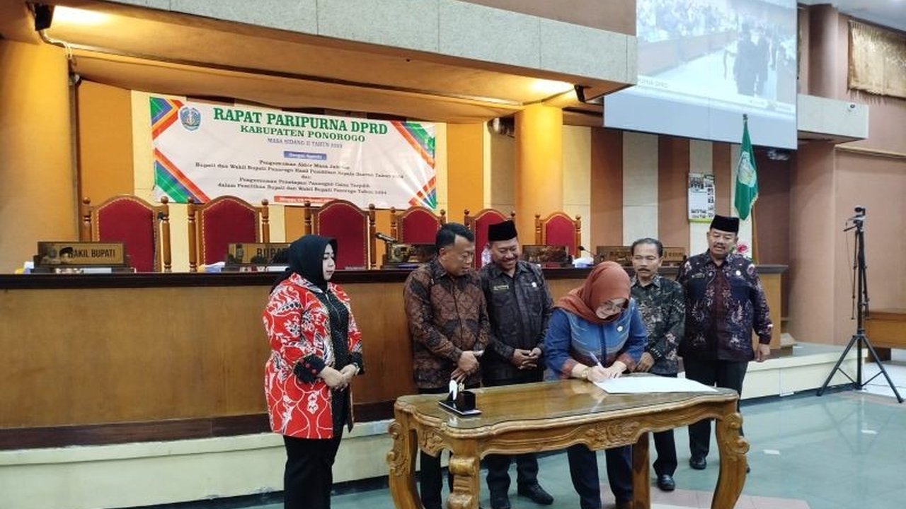 DPRD Ponorogo telah mengajukan usulan pelantikan Bupati dan Wakil Bupati terpilih, Sugiri Sancoko dan Lisdyarita, ke Kemendagri melalui Gubernur Jatim setelah rapat paripurna penetapan, dengan harapan pelantikan serentak pada 20 Februari.