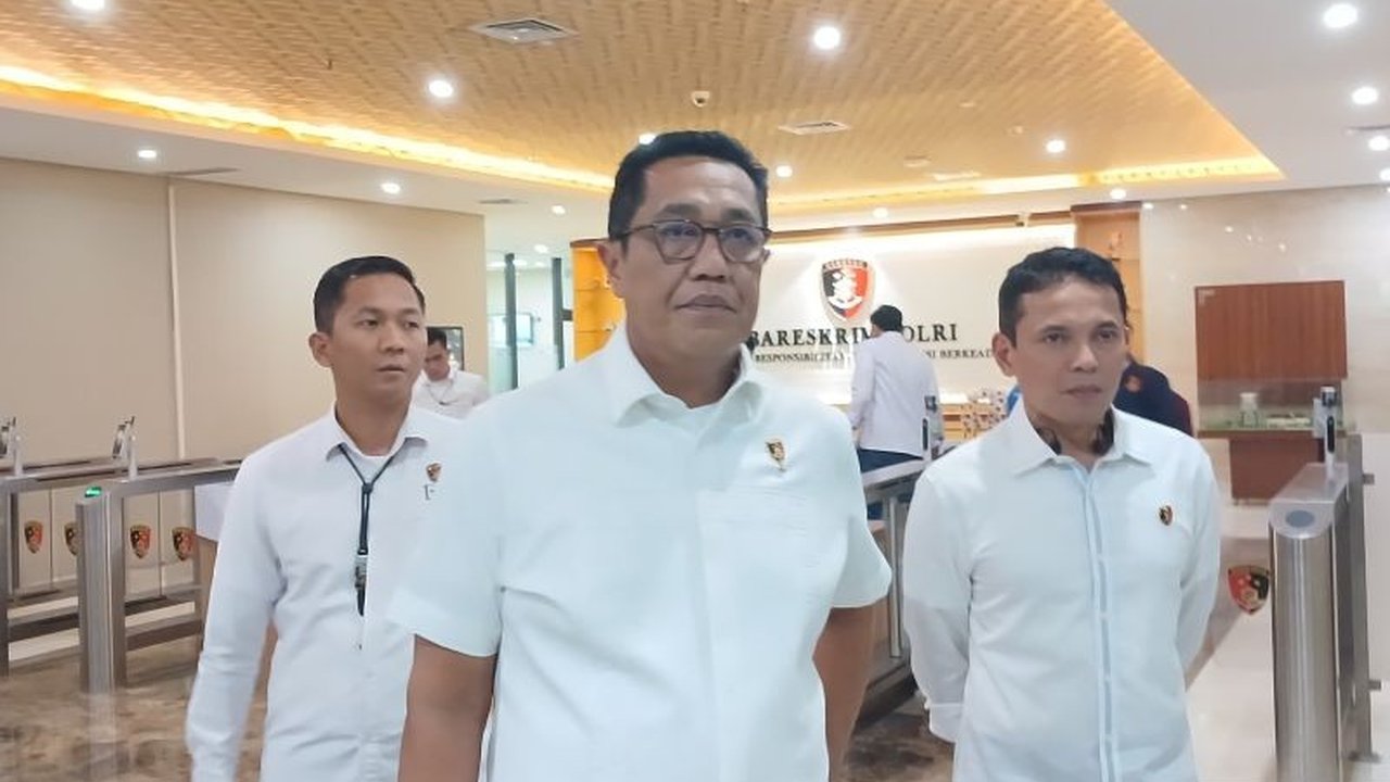 Bareskrim Polri telah memeriksa 44 saksi terkait kasus dugaan pemalsuan sertifikat hak guna bangunan (SHGB) dan sertifikat hak milik (SHM) di perairan Tangerang, Banten, dengan terlapor AR dan korban Negara Kesatuan Republik Indonesia.