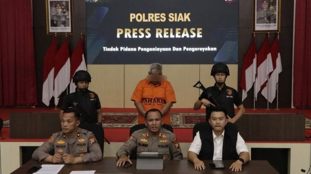Polres Siak berhasil menangkap RBP, pelaku penganiayaan dan pembakaran truk sawit di Minas, Riau, yang videonya viral di media sosial; pelaku mengaku sakit hati karena sawitnya dicuri.