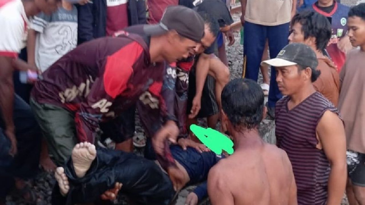 Faturrohman (14) ditemukan meninggal dunia setelah hanyut di Sungai Pamengkak, Desa Tonjong, Kecamatan Kramatwatu, Kabupaten Serang, Senin (10/2) sore, saat asyik memancing bersama teman.