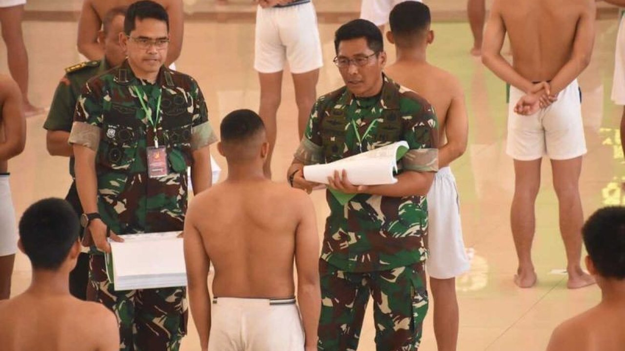 Brigjen TNI Yustinus Nono Yulianto memimpin sidang pemilihan Cata PK TNI AD gelombang I TA 2025 di Manado, Sulawesi Utara, untuk menyeleksi calon prajurit berkualitas dan unggul yang mampu mengikuti pendidikan militer secara optimal.