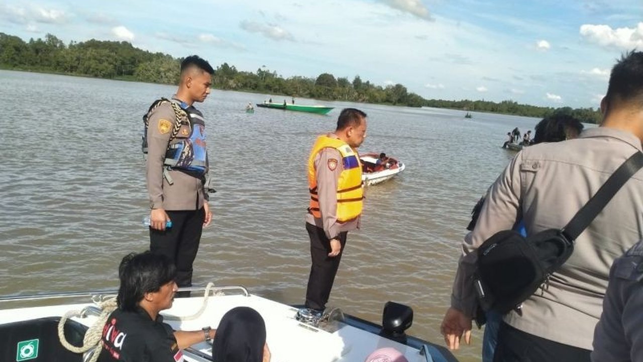 Kapolda Kaltara memimpin pencarian korban speedboat yang tenggelam di Sungai Temangga, Bulungan, Kalimantan Utara, setelah 4 orang meninggal dan beberapa lainnya masih hilang.