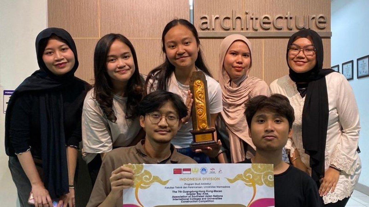 Tim mahasiswa FTUI menciptakan Lengkongliu, instalasi bambu modular yang memadukan tradisi Bali dan Tiongkok, dan meraih juara 1 dan 2 dalam kompetisi konstruksi internasional di Guangzhou.