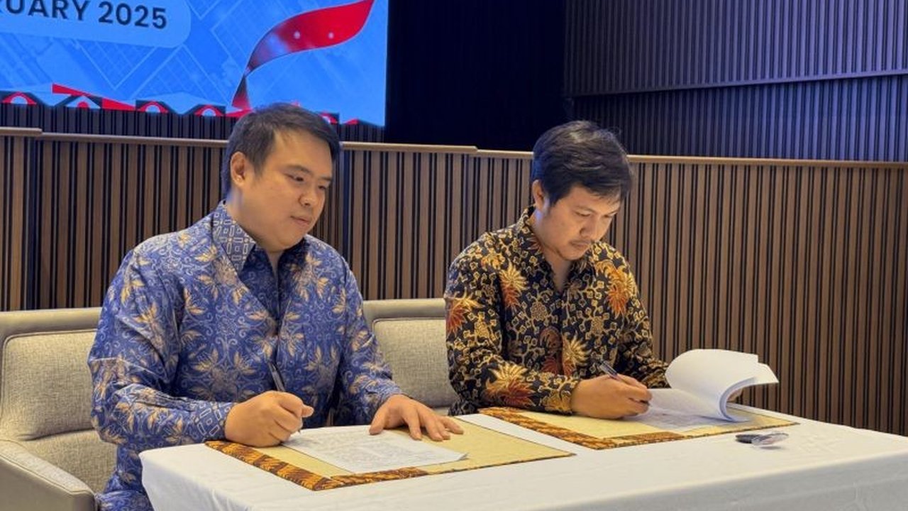 Utomodeck Group dan Sungrow Floating PV berkolaborasi untuk memperkuat rantai pasok PLTS terapung di Indonesia, membangun pabrik di Batam dan Surabaya, serta mendorong inovasi teknologi dan investasi di sektor energi terbarukan.