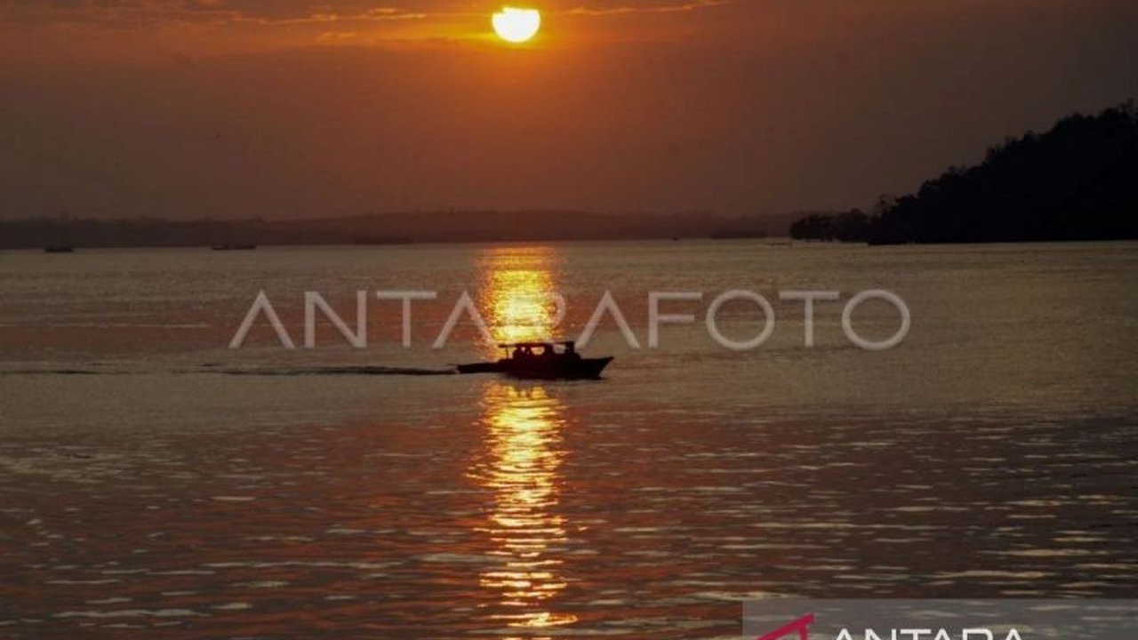 Otorita Ibu Kota Nusantara (OIKN) mengajak masyarakat dan berbagai pihak untuk memberikan solusi konkret dalam mengatasi permasalahan lingkungan di Teluk Balikpapan yang terdampak pembangunan IKN.