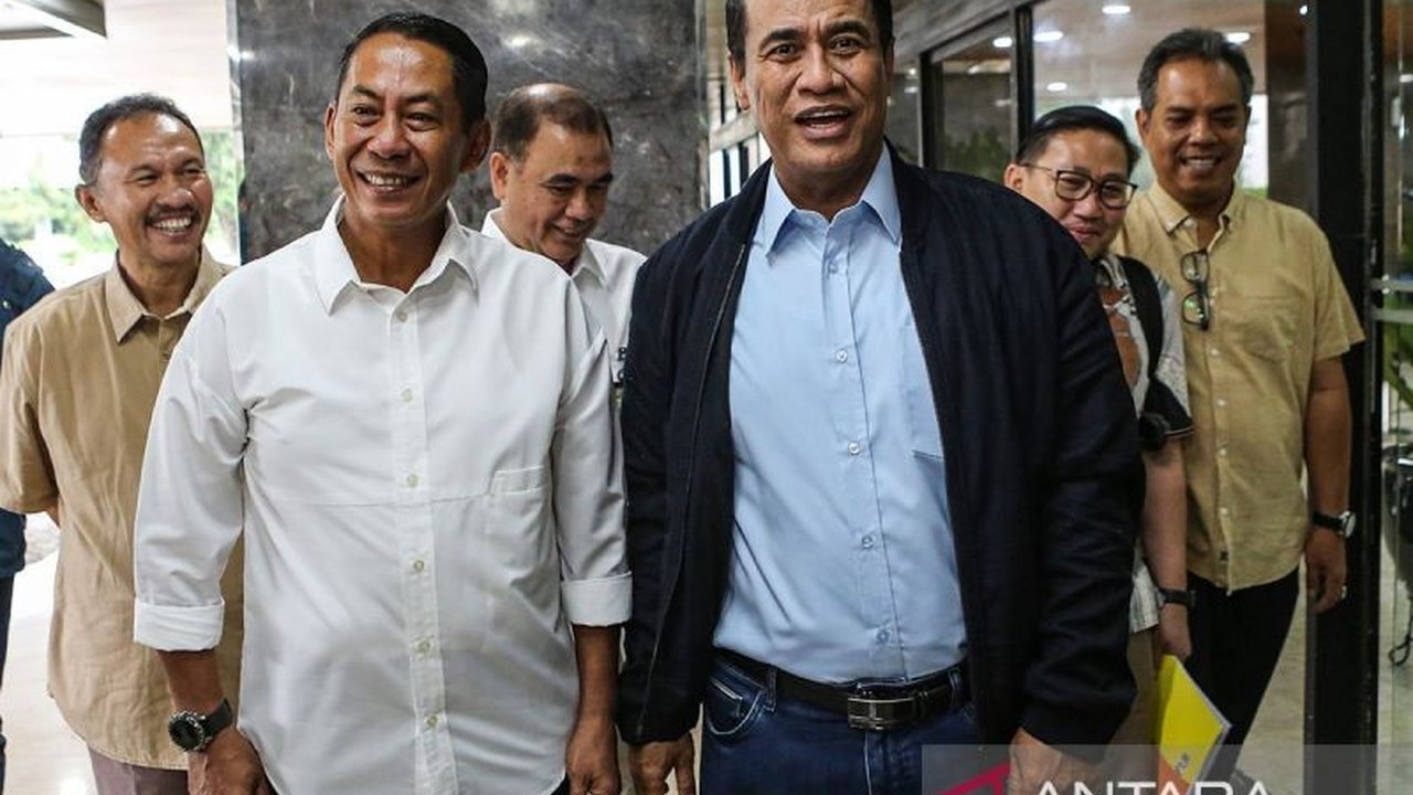 Kerja sama antara TNI dan Bulog memanfaatkan gudang-gudang TNI untuk menyimpan gabah dan beras guna memperkuat ketahanan pangan nasional, ditandai dengan penunjukan Dirut Bulog dari kalangan TNI.