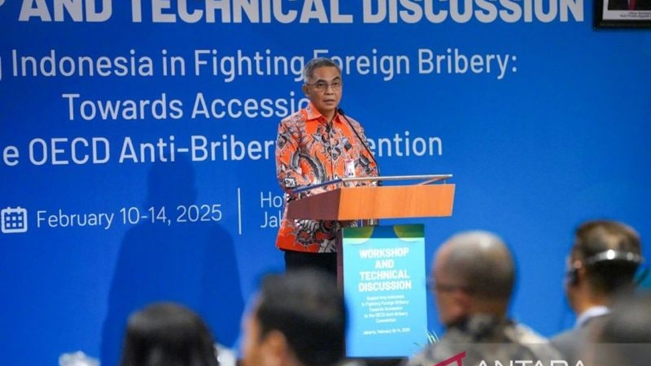 Komisi Pemberantasan Korupsi (KPK) berkomitmen mencegah korupsi transnasional untuk mendukung aksesi Indonesia ke OECD, termasuk melawan praktik suap dalam bisnis internasional dan memperkuat sistem hukum nasional.