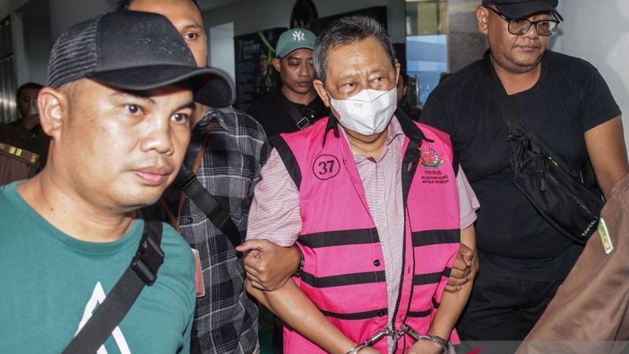 Majelis hakim Pengadilan Tipikor Jakarta menolak eksepsi Hendry Lie terkait kasus dugaan korupsi pengelolaan tata niaga komoditas timah PT Timah, yang menyebabkan kerugian negara hingga Rp300 triliun.