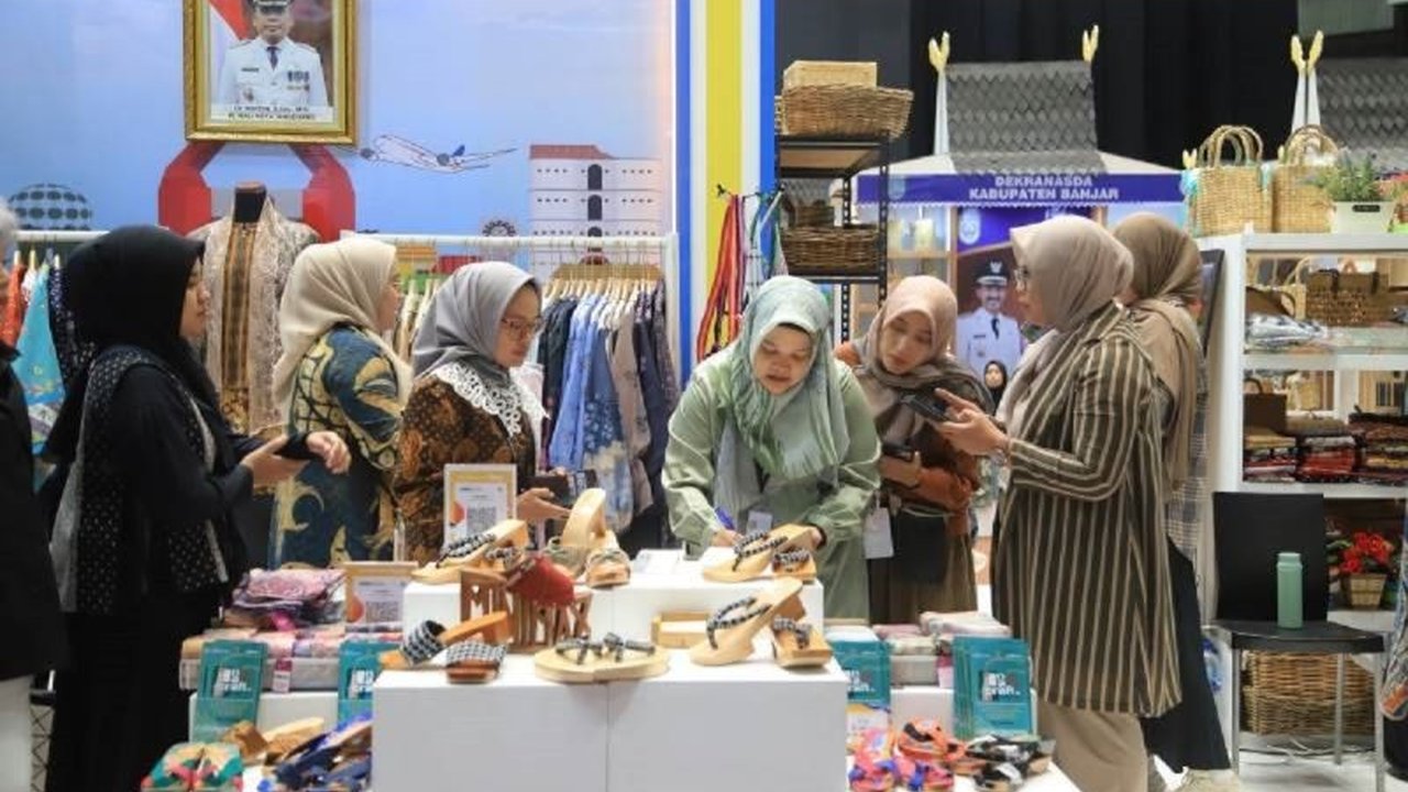 UMKM Kota Tangerang berhasil membukukan transaksi Rp106 juta selama mengikuti pameran Inacraft 2025 di Jakarta, menunjukkan potensi besar sektor UMKM Kota Tangerang.