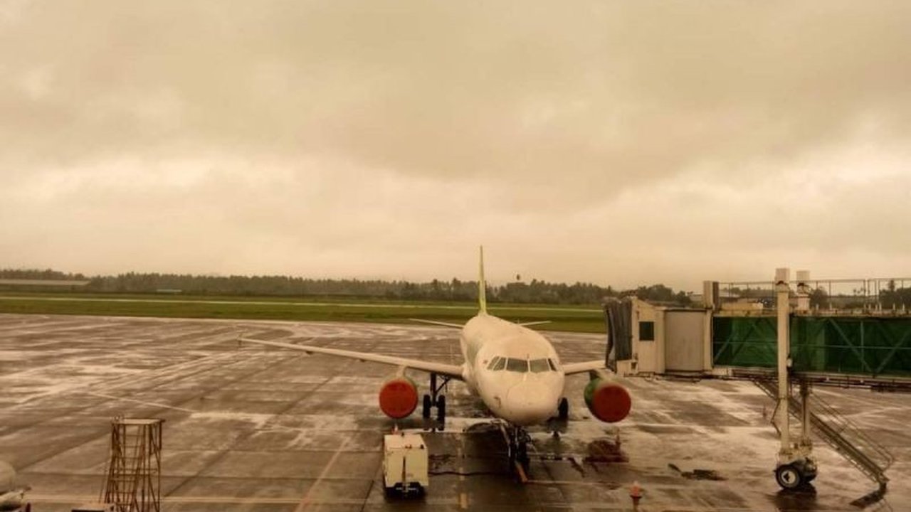 Bandara Sam Ratulangi di Manado terus meningkatkan layanan penerbangan internasional, termasuk rute baru dari Tiongkok dan peningkatan penerbangan domestik, untuk mendongkrak sektor pariwisata Sulawesi Utara.