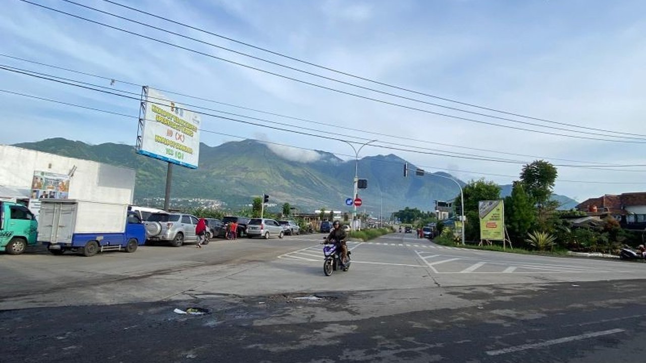 Pemerintah Kabupaten Garut menginventarisasi jalan berlubang untuk perbaikan pada tahun 2025 guna meningkatkan kenyamanan dan keamanan masyarakat serta menunjang aktivitas ekonomi.