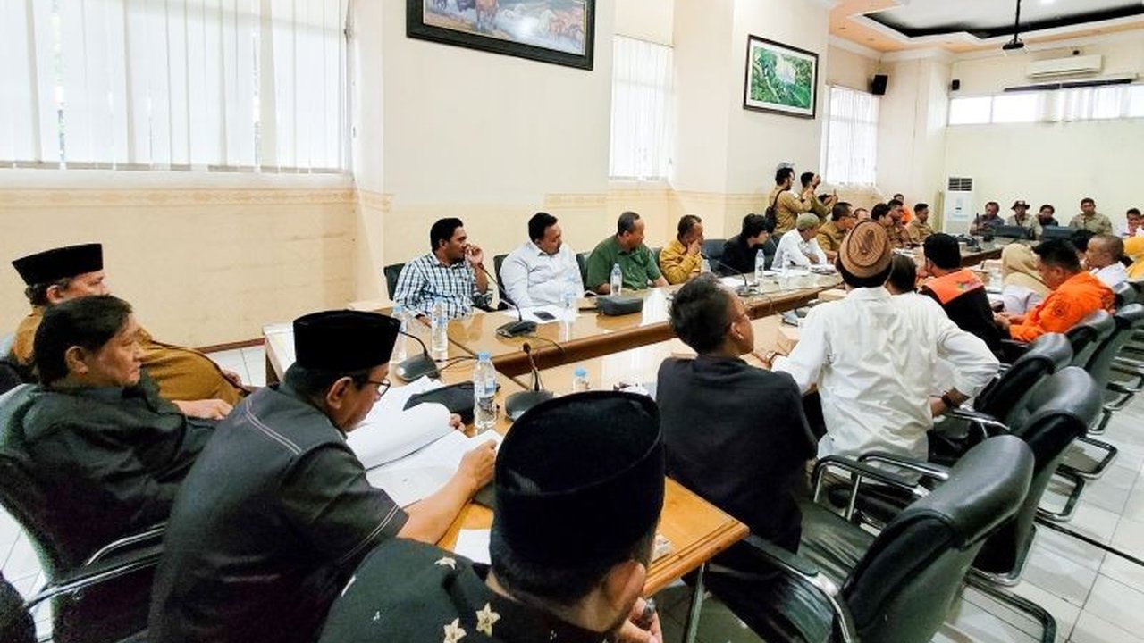 Pemerintah Kabupaten Situbondo dan DPRD setempat berupaya mempercepat pembayaran honor ribuan pegawai non-ASN, dengan skema pembayaran yang berbeda bagi yang sudah dan belum terdaftar di database BKN.