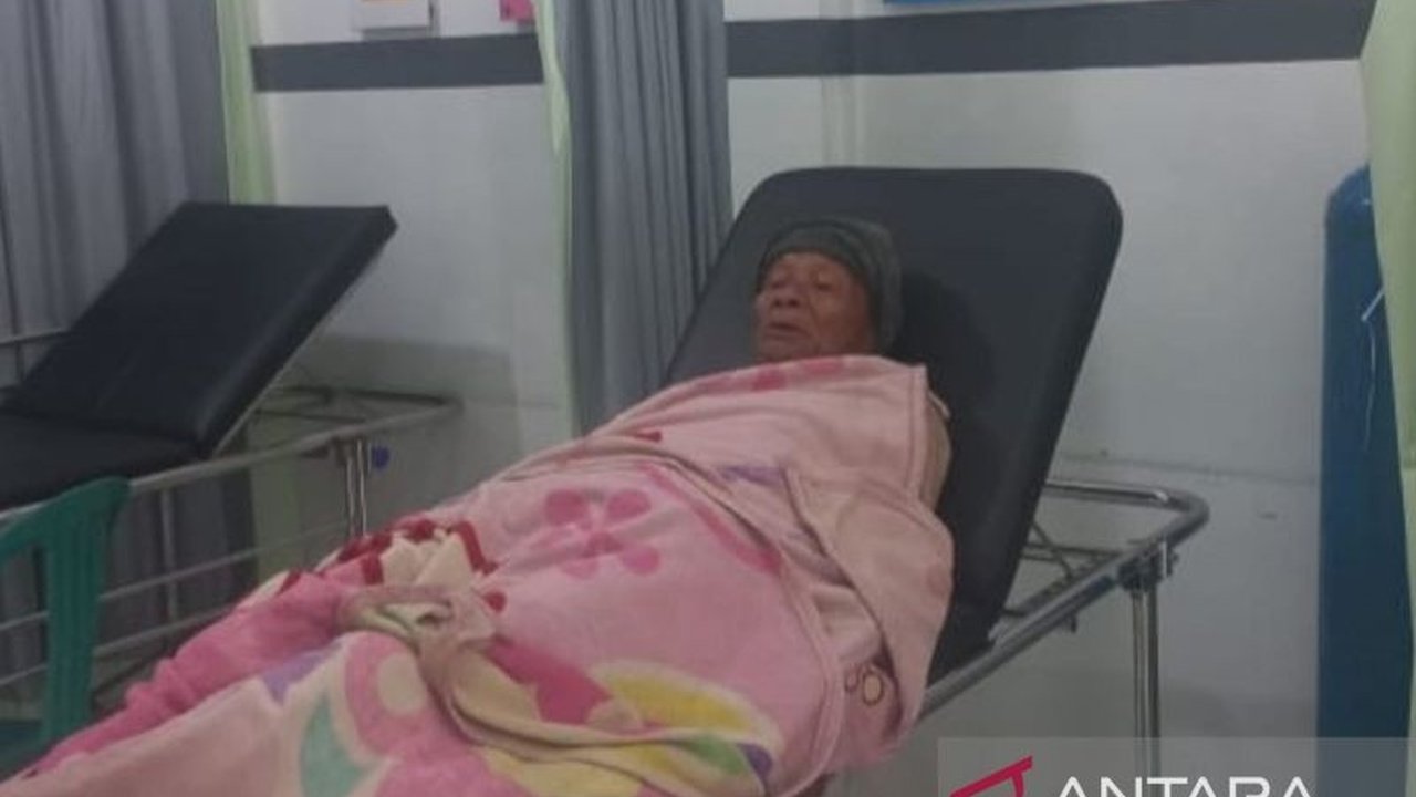 Enam warga Desa Sukaharja, Kecamatan Cibeber, Cianjur, Jawa Barat dilarikan ke RSUD Sayang Cianjur setelah keracunan jamur tangkil yang mereka konsumsi.