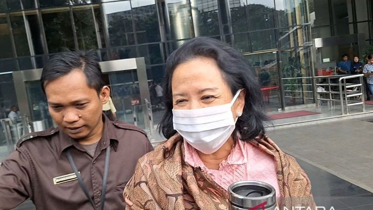 Mantan Menteri BUMN Rini Soemarno diperiksa KPK selama 5 jam sebagai saksi terkait dugaan korupsi jual beli gas antara PT PGN dan PT Isargas/IAE tahun 2017-2021, meskipun ia mengaku tidak mengetahui transaksi tersebut.