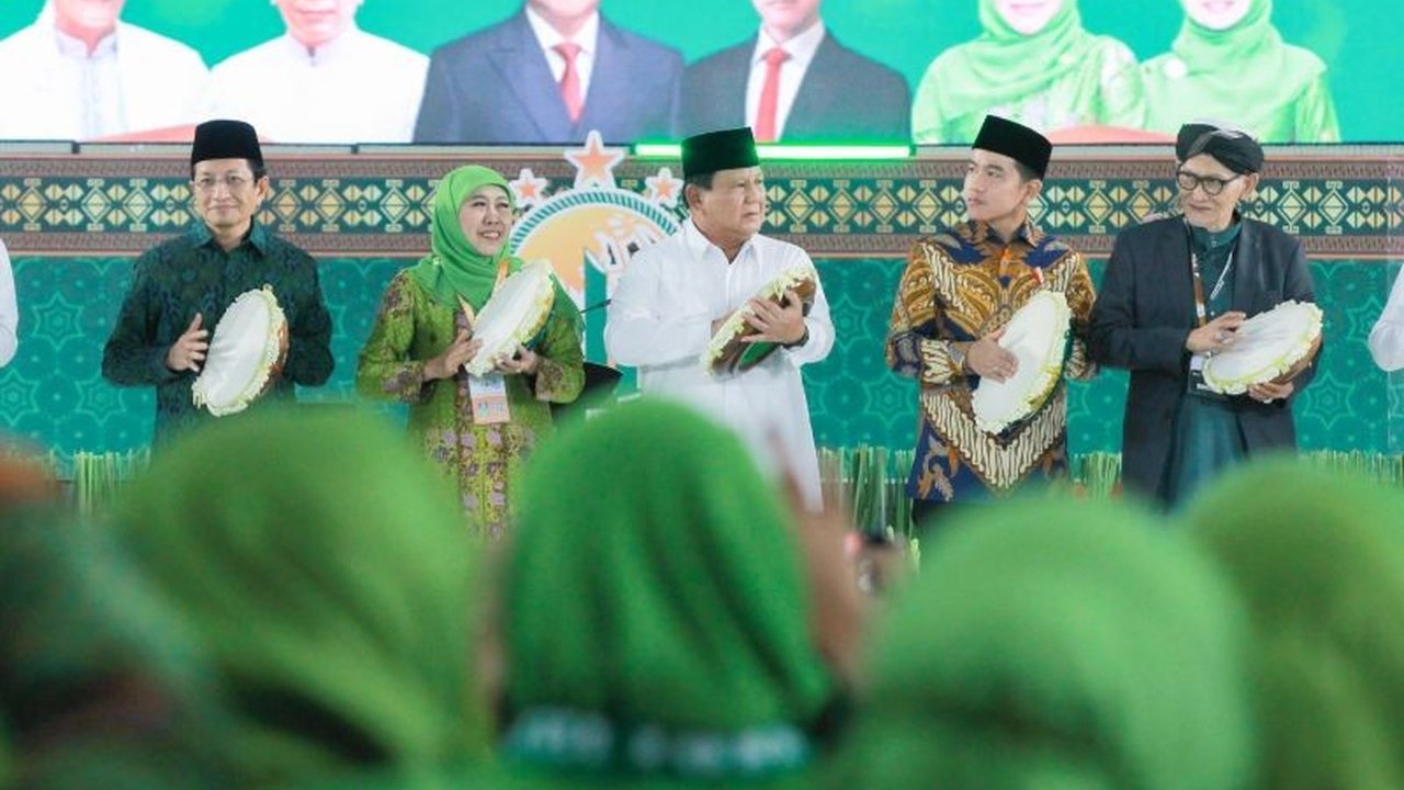 Presiden Prabowo Subianto memuji program Mustika Mesem dan Mustika Darling NU yang fokus pada pengentasan kemiskinan dan pelestarian lingkungan, serta berkomitmen mendukung pendidikan di Indonesia.