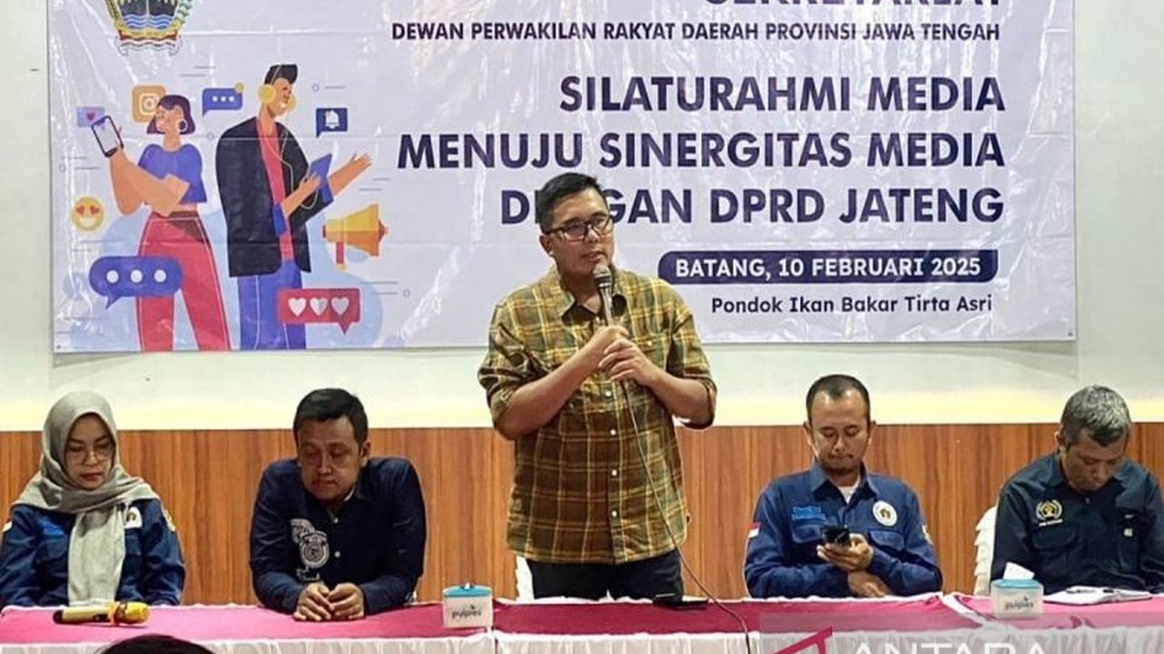 DPRD Jawa Tengah mendesak pemerintah pusat segera memperbaiki jalan rusak di jalur Pantura Nasional untuk mengantisipasi dampak negatif yang lebih luas, terutama terkait anggaran yang berkurang dan truk overdimensi.