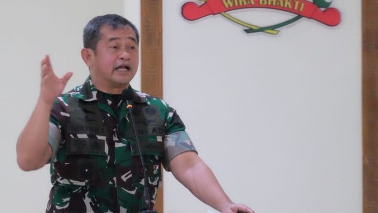 Jenderal TNI Maruli Simanjuntak, KSAD, menekankan pentingnya menjaga kepercayaan publik yang tinggi terhadap TNI AD (94,2%) dengan menekankan disiplin, integritas, dan kepedulian pada rakyat dalam setiap tugas.