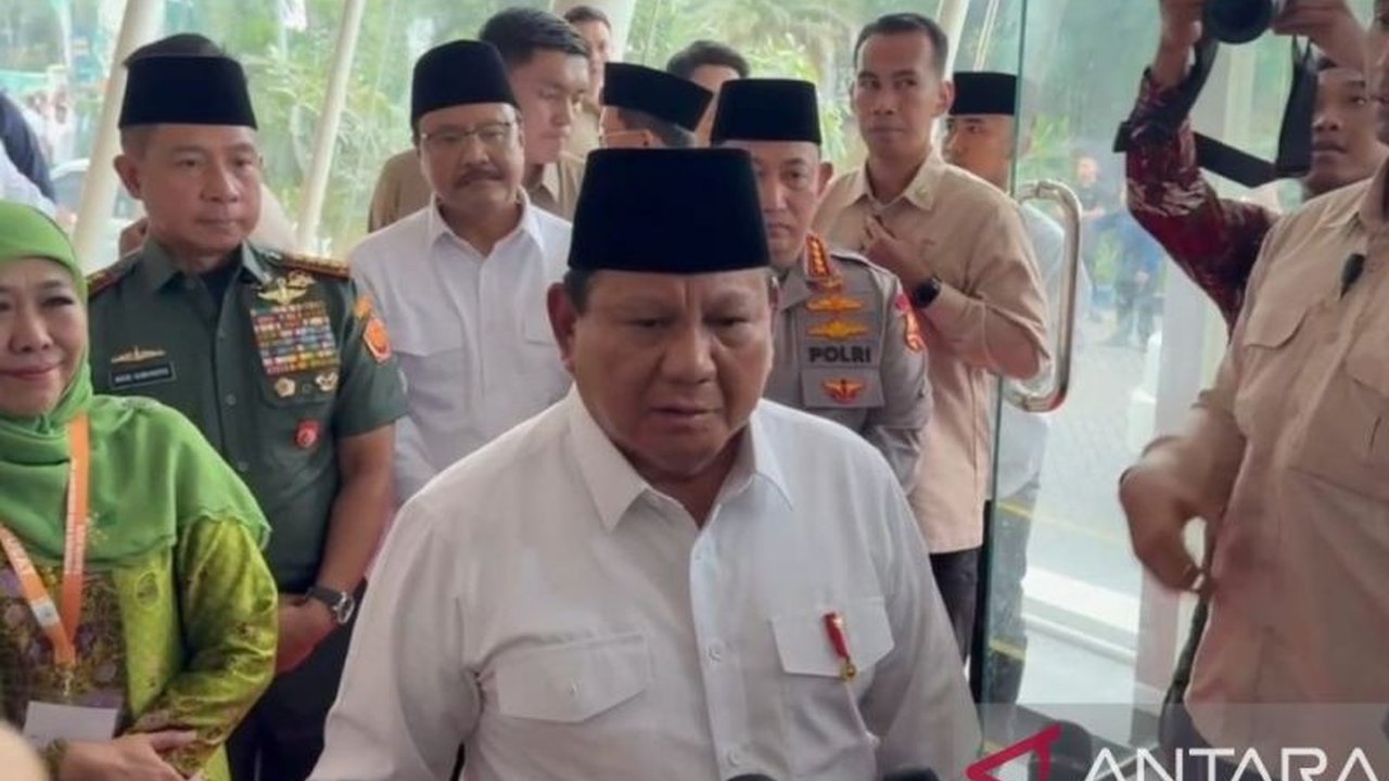 Ketua Umum PP Muslimat NU, Khofifah Indar Parawansa, menegaskan kesetiaan Muslimat NU kepada NKRI di hadapan Presiden Prabowo Subianto dalam Kongres XVIII Muslimat NU di Surabaya.