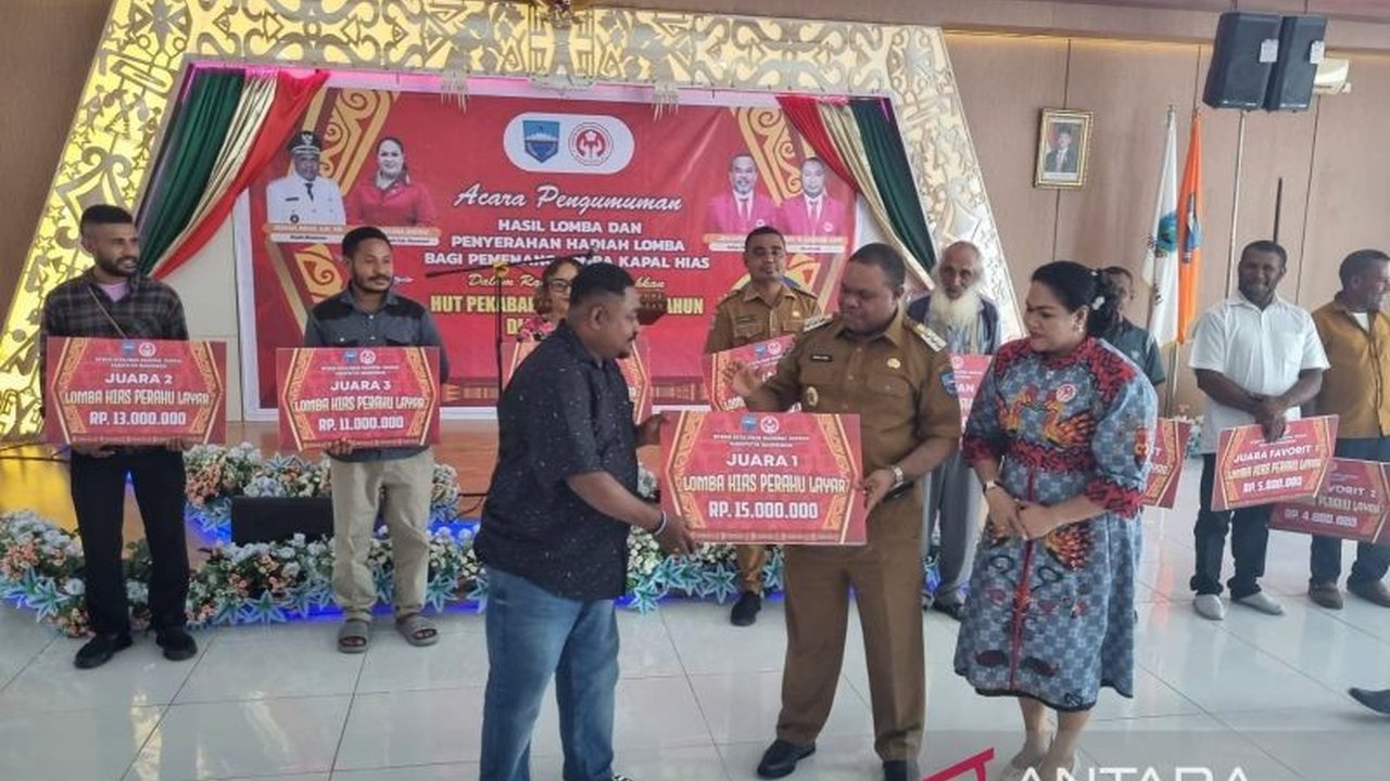 Lomba kapal hias dalam rangka HUT ke-170 Injil masuk Papua di Manokwari, Papua Barat, sukses perkuat kreativitas warga dan tarik minat wisatawan, sekaligus lestarikan budaya lokal.