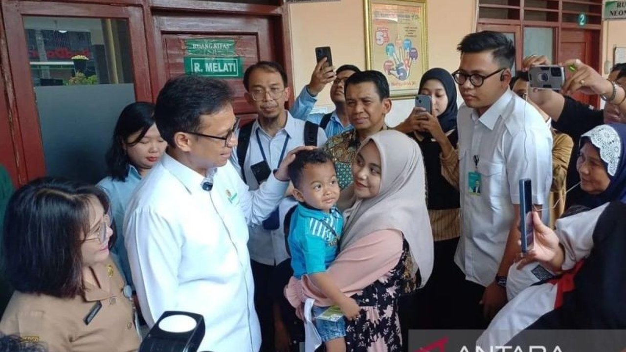Menteri Kesehatan Budi Gunadi Sadikin melaporkan lebih dari 17 ribu warga telah memanfaatkan program Cek Kesehatan Gratis (CKG) di seluruh Indonesia hingga Senin siang, dengan tujuan deteksi dini penyakit kronis.