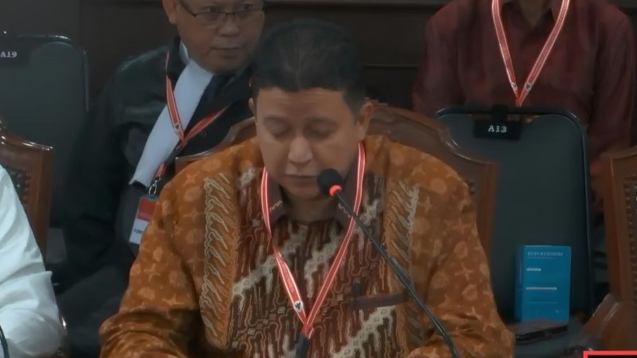 Ahli hukum menilai KPU Papua seharusnya menolak pasangan calon gubernur dan wakil gubernur yang diduga menggunakan surat keterangan palsu dalam pendaftaran Pilkada 2024, dan meminta MK mendiskualifikasi paslon tersebut.