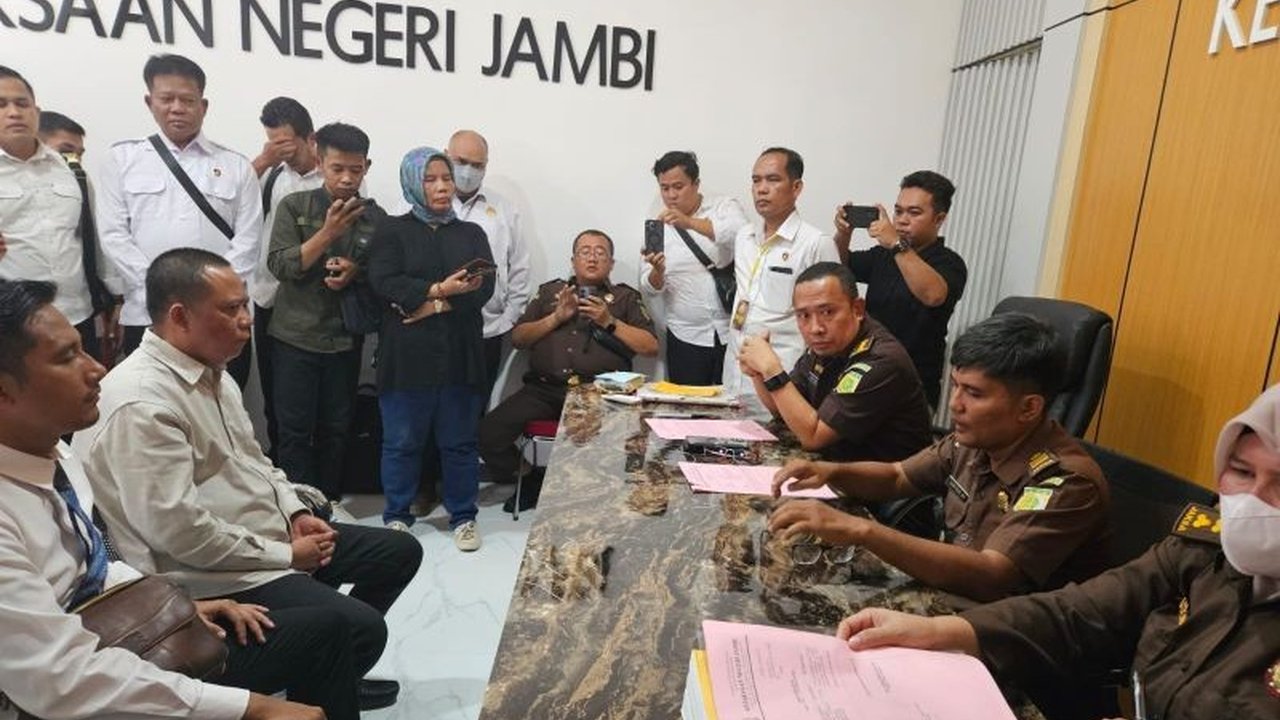 Mabes Polri telah menyerahkan empat tersangka jaringan mafia narkoba internasional asal Jambi kepada Jaksa Penuntut Umum (JPU) untuk segera disidangkan di Pengadilan Negeri Jambi, Senin (10/2).