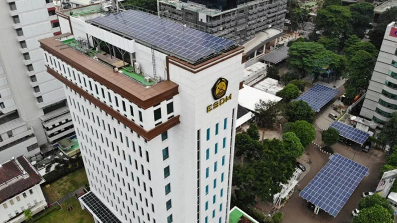 Kejaksaan Agung menggeledah kantor Ditjen Migas Kementerian ESDM pada Senin, 10 Februari 2024, untuk mengumpulkan data dan dokumen terkait suatu perkara yang masih dirahasiakan; Kementerian ESDM menyatakan menghormati proses hukum tersebut.