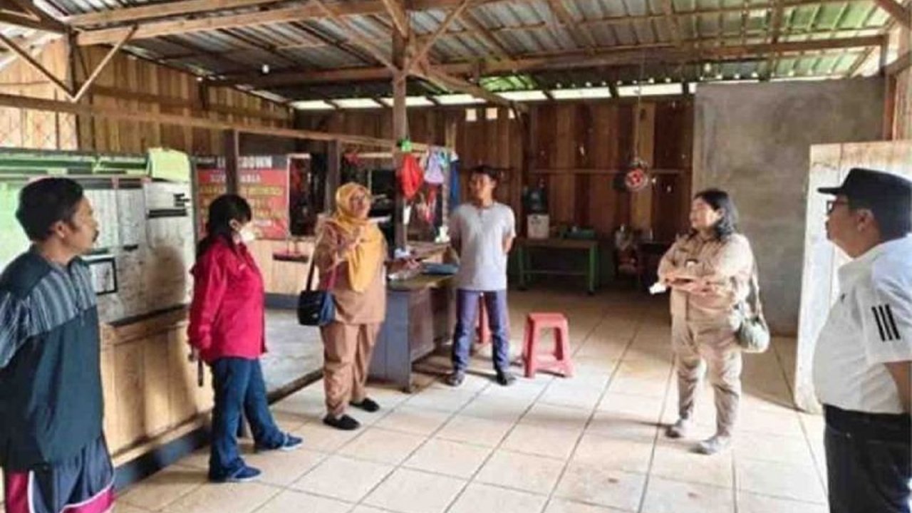 Pemerintah Kabupaten Kotawaringin Barat (Kobar) menyosialisasikan sertifikat veteriner kepada peternak lokal untuk menjamin keamanan pangan dan mendukung Program Makan Bergizi Gratis (MBG).