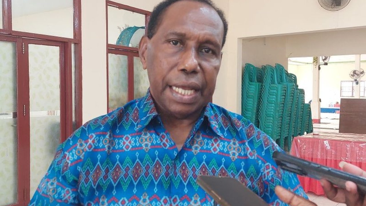 Dinas Kesehatan Kota Sorong, Papua Barat Daya, mengajak seluruh elemen masyarakat untuk bersama-sama memerangi HIV/AIDS, mengingat tingginya angka kasus baru dan dampaknya yang signifikan terhadap kesehatan masyarakat.