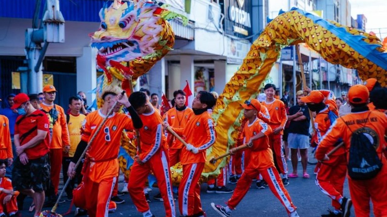 Pemerintah Kota Pontianak secara penuh mendukung perayaan Cap Go Meh 2576, termasuk ritual Naga Buka Mata, yang dianggap berdampak positif bagi perekonomian dan kerukunan antar etnis.
