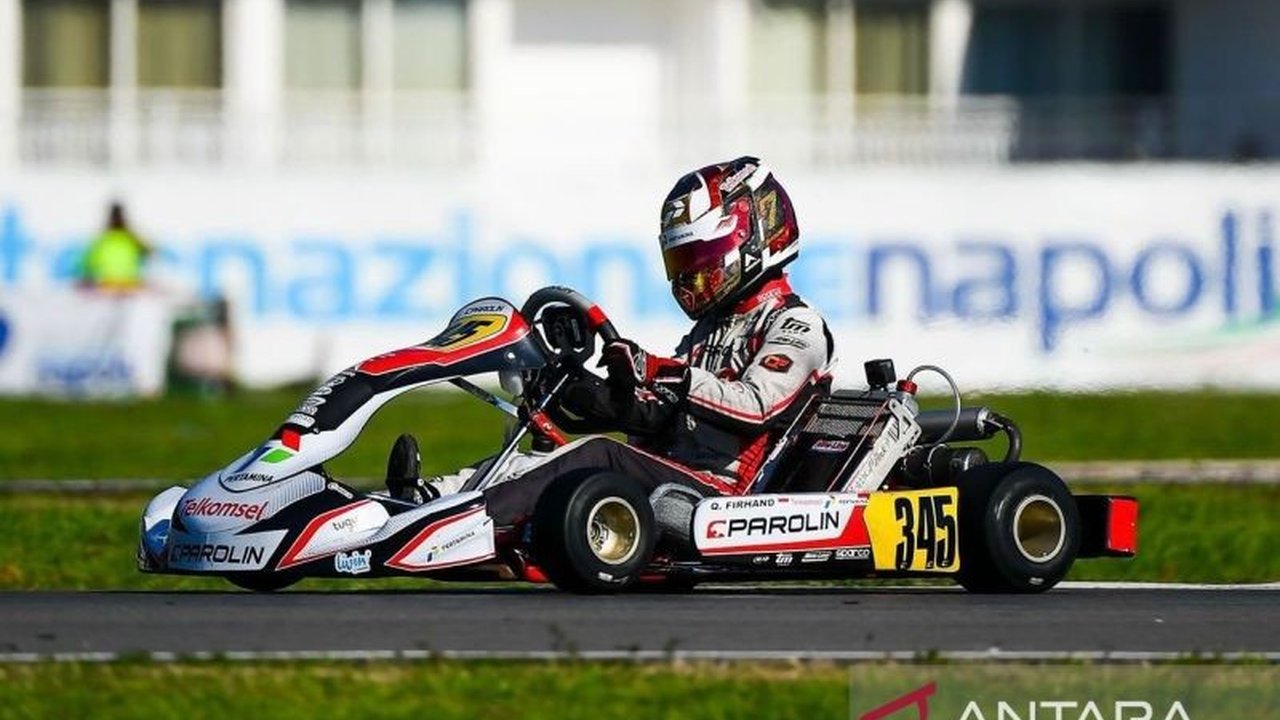 Pembalap muda Indonesia, Qarrar Firhand, berhasil meraih poin pertamanya di ajang balap dunia WSK Super Master Series Sarno 2025 setelah finis ketujuh di putaran kedua yang berlangsung di Italia.
