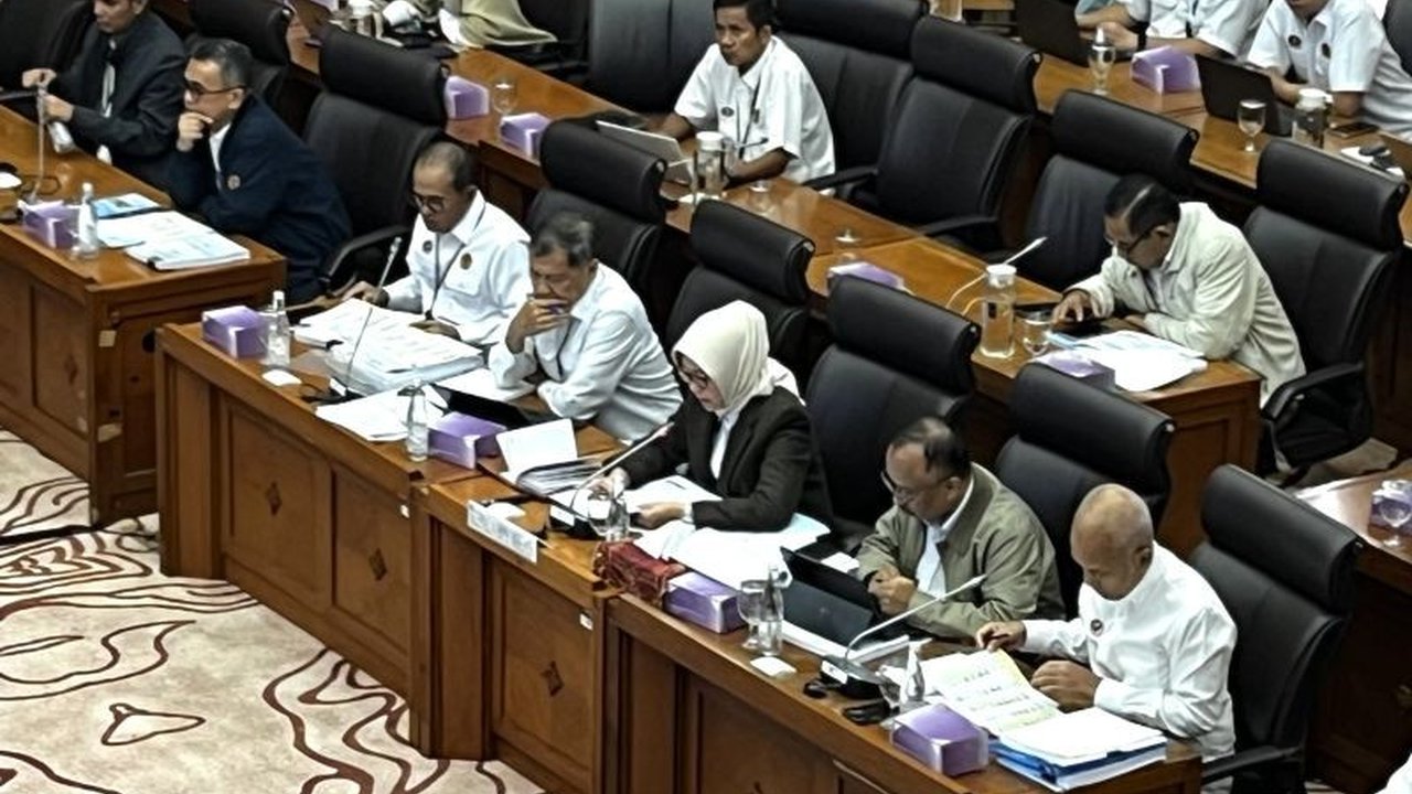 BPH Migas berencana memperketat batas volume penyaluran BBM, khususnya solar, untuk mencegah penyalahgunaan dan memastikan pendistribusian tepat sasaran, dengan berbagai strategi pengawasan baru termasuk teknologi informasi dan kerjasama antar instansi.