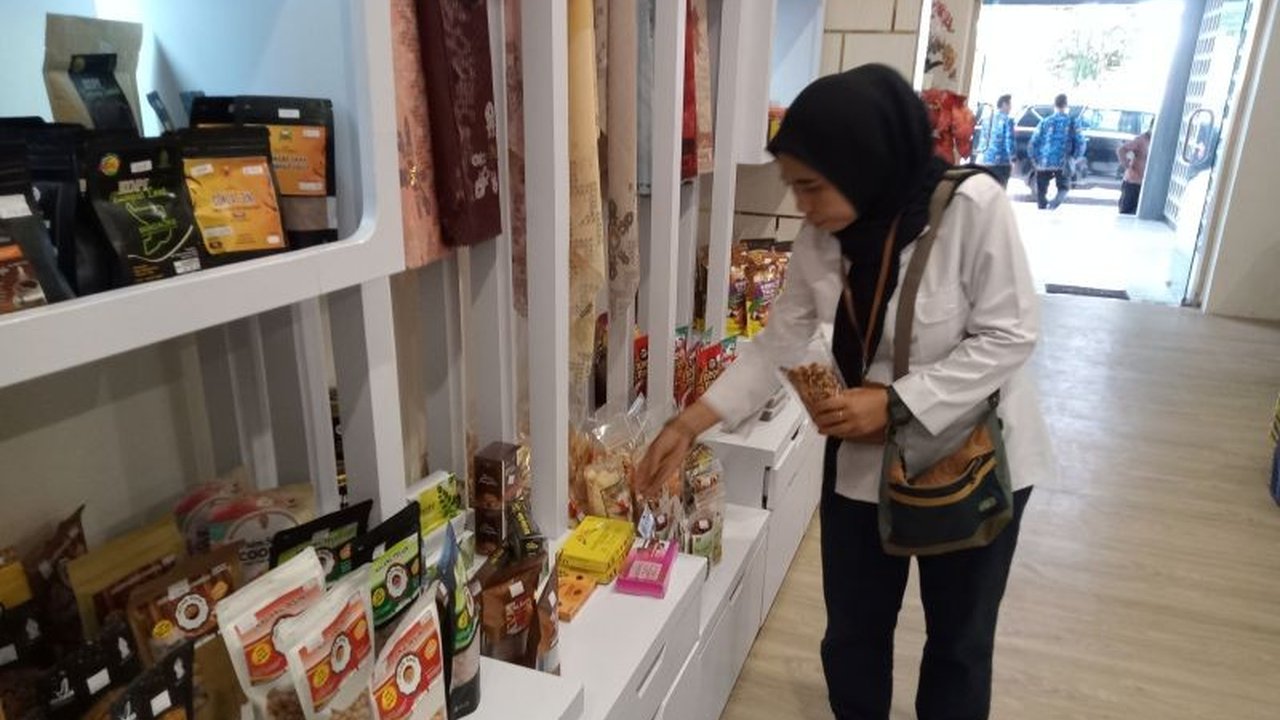 Pemerintah Kota Mataram gencar memberikan pendampingan kepada UMKM untuk mendapatkan sertifikasi halal MUI, termasuk subsidi hingga Rp3 juta per UMKM.