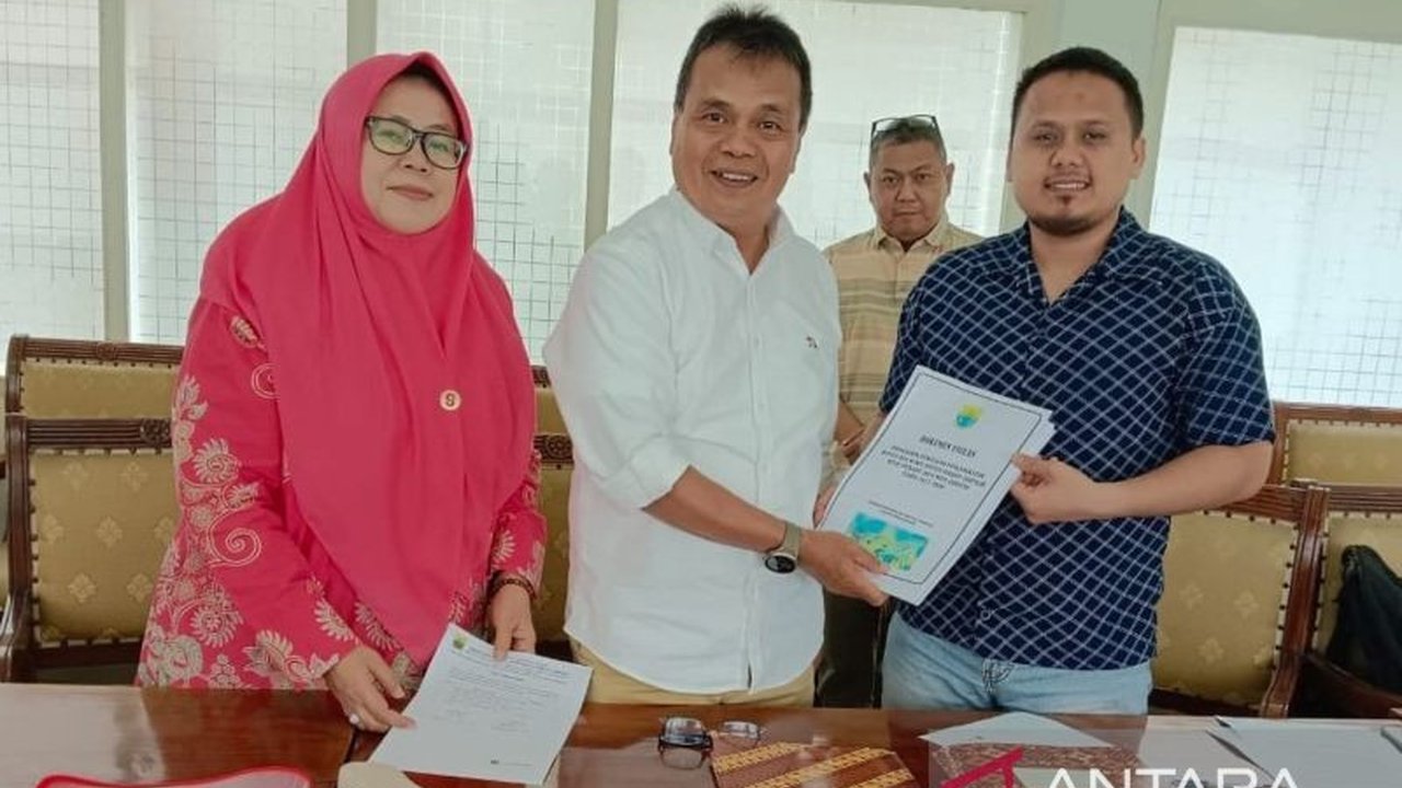 DPRD Cianjur telah menyerahkan berkas usulan pemberhentian bupati dan wabup lama serta penetapan bupati dan wabup terpilih periode 2025-2030 ke Pemprov Jabar, dengan rencana pelantikan serentak pada 20 Februari mendatang.